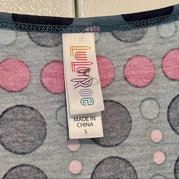 ✨EUC✨ LULAROE SHORT SLEEVE “PERFECT T” 💖🖤 - Picture 4 of 4